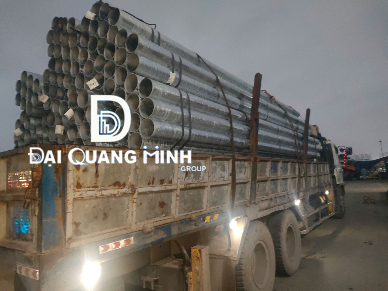 ống thép mạ kẽm hòa phát 