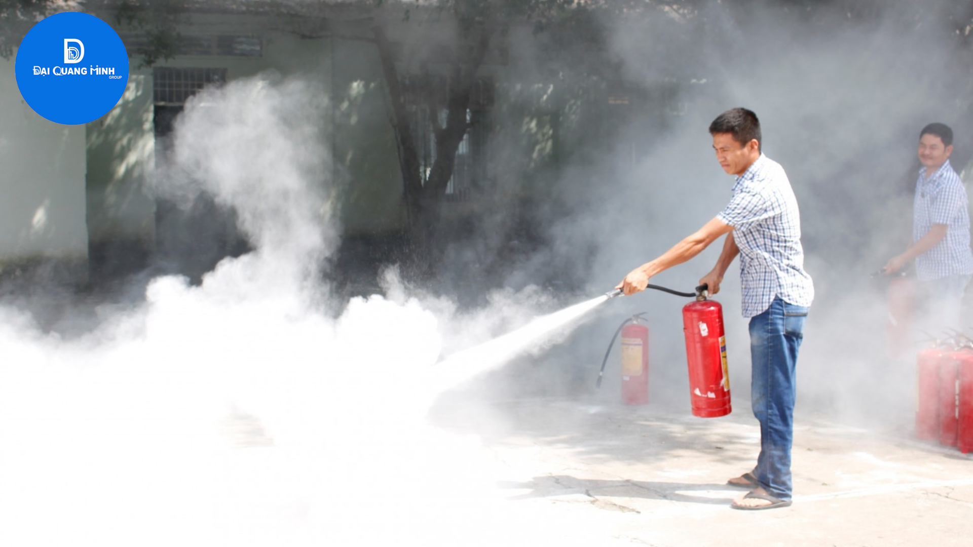 Bình chữa cháy bột chính hãng - Giao hàng nhanh chóng tại Đại Quang Minh